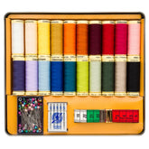 Set de hilos de coser Gütermann Fashion en lata, con 20 bobinas de 100m de colores, alfileres, agujas y cinta métrica. GUTERMANN-SET-FASHION-20X100M-799785 4068075163187
