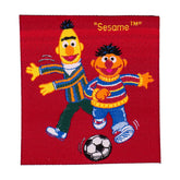 Bert y Ernie de Barrio Sésamo jugando al fútbol en aplicación roja, SESAMSTRAAT-BERT-ERNIE-VOETBAL 4000315904242