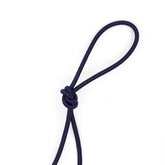 Cordon élastique bleu foncé, 3mm d'épaisseur, noué. Produit lâche, pas sur emballage. EK-3MM-DONKERLAUW-5M