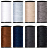 Ocho carretes de hilo de coser Goldmann en blanco, azul claro, beige, gris, marrón, azul marino, gris oscuro y negro. GOLDM-SET-BASIS-EXTRA-STERK