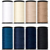 Ocho carretes de hilo de coser Goldmann extra fuerte en blanco, crema, beige, tostado, turquesa, azul marino y negro. GOLDMANN-STERK-SET-BEIGE.BLAUW