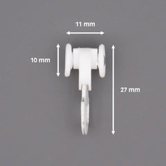 Weiße Kunststoff-Vorhangschiene mit Metallhaken, Maße 11x10x27mm, Marke FK, 20 Stück.