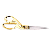 Eine glänzende goldene Stoffschere mit silbernen Klingen, isoliert auf Weiß. KLEERMAKERSSCHAAR-22-GOUD