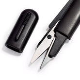 Open zwart Prym draadschaartje met scherpe metalen mesjes en de beschermkap ernaast | PRYM-611505 | 4002276115057