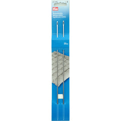 Prym Matrasnaalden 25 cm, zilverkleurig, in originele verpakking met SKU PRYM-131490. De verpakking toont twee lange naalden en de lengte van 25 cm. | PRYM-131490