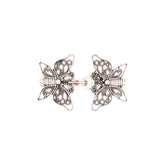 Silver butterfly clasp with intricate cut-out details and hook-and-eye closure, VLINDER-AURELIA-ZILVER