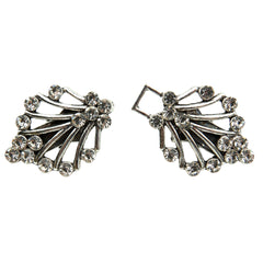 Zilverkleurige vestsluiting met strass steentjes, haak en oog mechanisme open, schuin aanzicht, VESTCLIP-HAAK-OOG-STRASS-4 | VESTCLIP-HAAK-OOG-STRASS-4