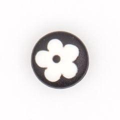 Elegante Zwarte Knoop met Witte Bloem - 13x13 mm Knopen KNP00051