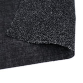 Zwart vlieseline met zilveren spikkels, gevouwen getoond. PLAKVLIES-KATOEN-90X100-ZWART