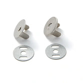 Twee zilverkleurige magneetsluitingen met ringen op witte achtergrond, Prym 416480 4002274164804