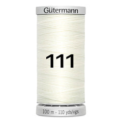 Een spoel ivoorkleurig Gutermann naaigaren, 100m, met prominent het nummer 111. GM-100-SS-M782-111 4008015160821