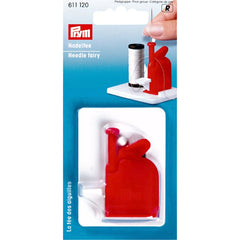Enfile-aiguille Prym rouge et blanc sur emballage, montrant l'appareil en cours d'utilisation avec une aiguille et du fil. PRYM-611120