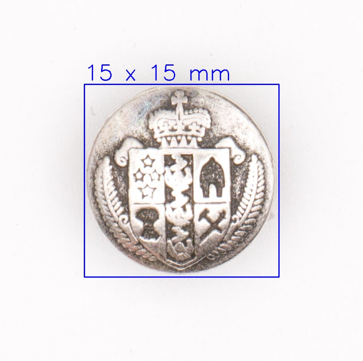 Klassieke Zilveren Metalen Knoop met Wapenschild 15x15 mm Knoop KNP00140 - Fourniturenkraam.nl