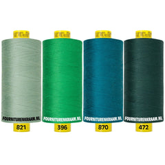 Vier Gütermann Mara naaigaren spoelen in groen- en teal tinten, 100% polyester, MARA-SET-821-396-870-472
